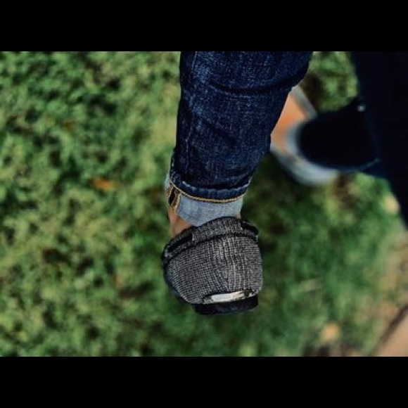 MK Slippers - Picture 3 of 4